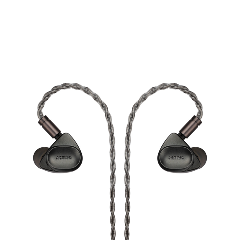ACTIVO / CTIVO VOLCANO Black =カナル型有線イヤホン (イヤモニ形状)=【★2025年9月13日発売予定！ご予約受付中です！！★】【★トリプルダイナミックドライバーと 3.5mm/4.4mm/USB-C の 3in1 マルチプラグ ACTIVO ブランドオリジナル IEM に精悍なブラックカラーが登場！★】
